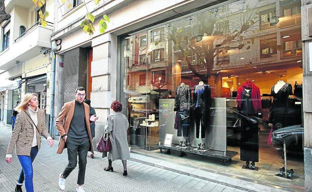 Echegoyen, uno de los templos de la moda femenina de Bilbao, cierra por jubilación