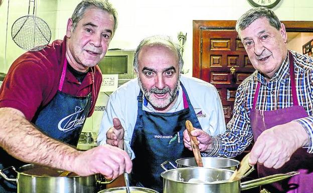 Cena en la sociedad Zapardiel. Discurre sobre sus aguas