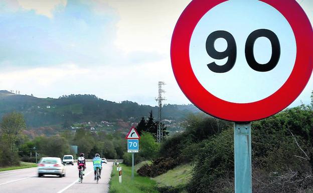 El Gobierno fija un plazo de un mes para rebajar a 90 km/h la velocidad en las vías secundarias