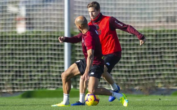 Mikel Rico se lesiona en el día que regresa con el grupo