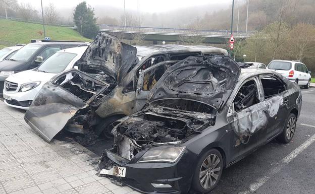 Un nuevo incendio eleva a cinco los coches quemados en Otxarkoaga
