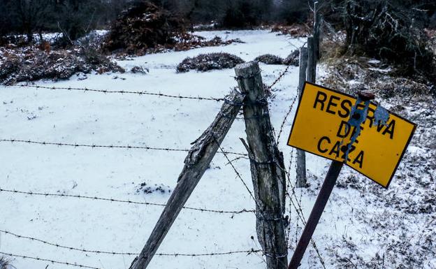 La primera nevada del año se asoma a las cumbres de Álava