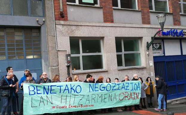 La patronal dice que un 22% de los trabajadores de los colegios ha hecho huelga, aunque los sindicatos lo elevan al 60%