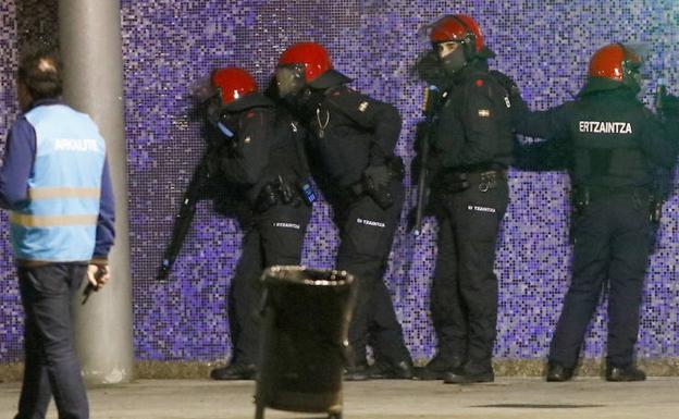 Simulacro en Vitoria: «¡Yihadistas han tomado rehenes en el centro comercial El Boulevard!»