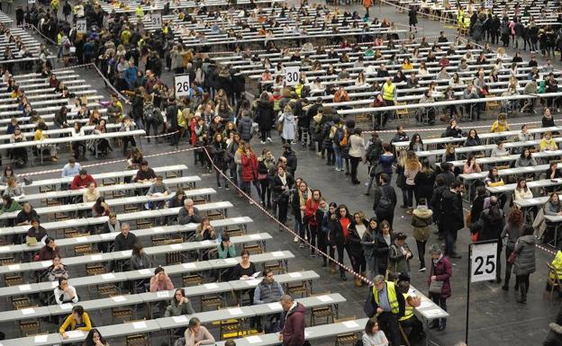 Más de 8.000 aspirantes a tres bolsas de trabajo del Gobierno vasco se examinan en el BEC