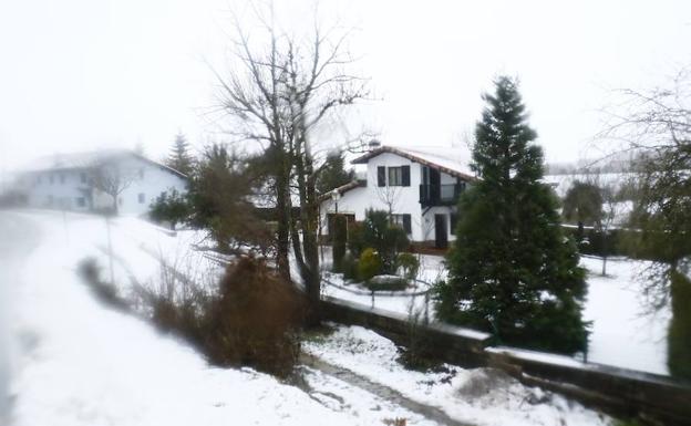 Las imágenes del temporal de nieve y lluvia en Euskadi