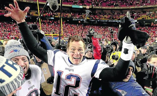Tom Brady agiganta su leyenda