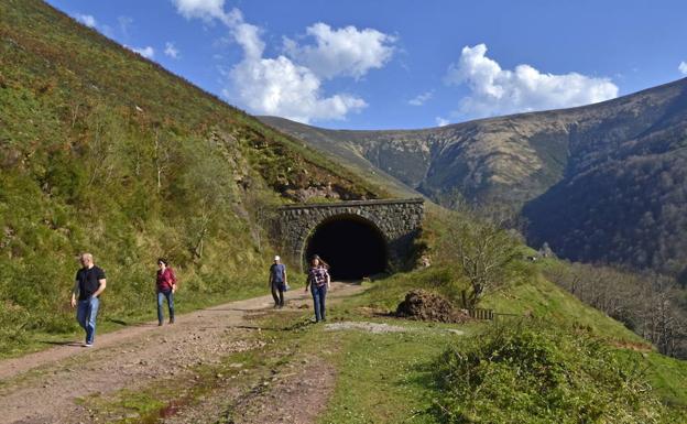 Ruta Del Rio Yera Hasta El Tunel De La Engana Y Donde Comer En Vega De Pas El Correo