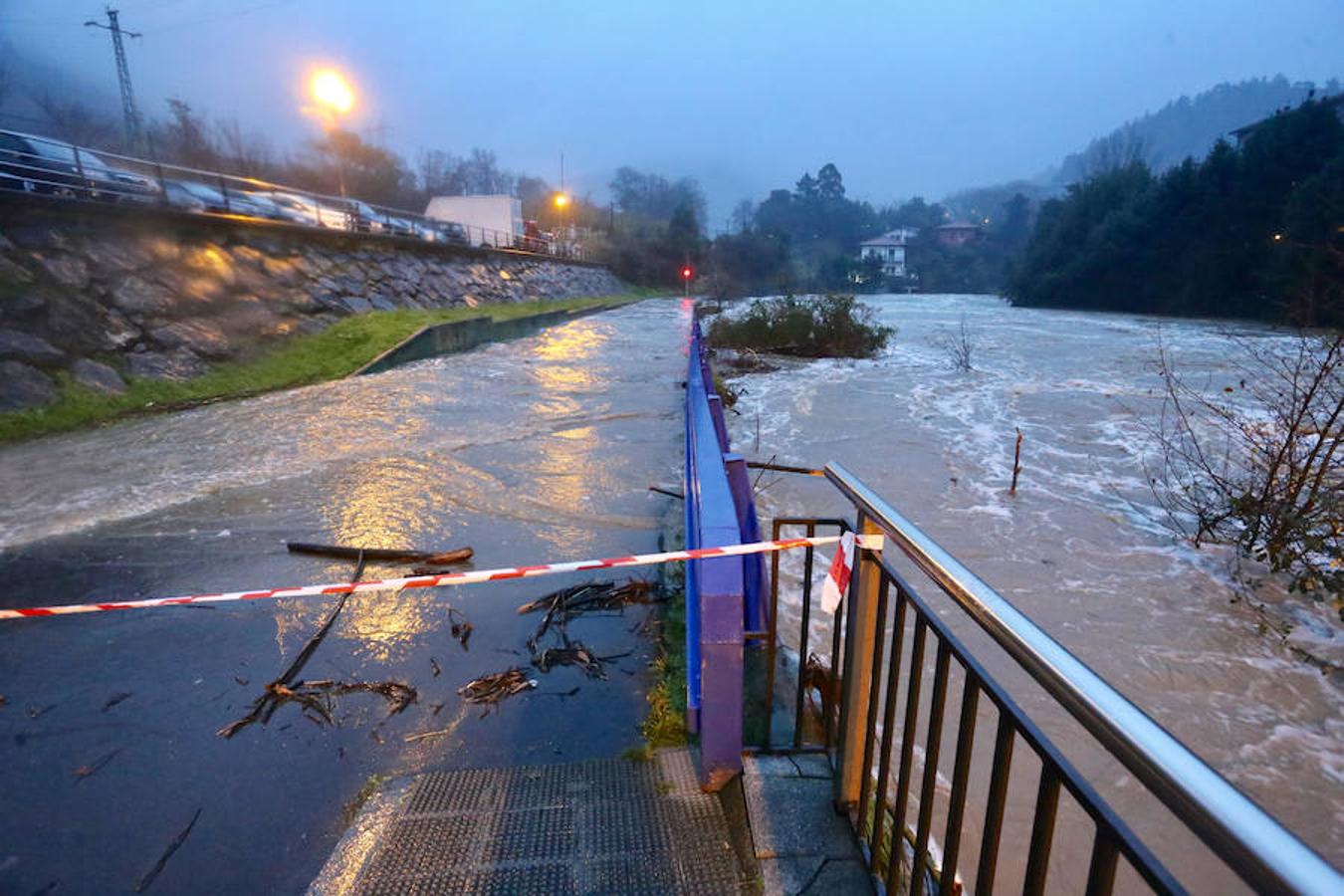 24 de enero de 2019: Inundaciones y mala mar en Bizkaia por las fuertes lluvias