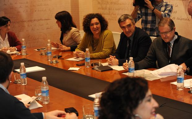 Las víctimas y el Gobierno vasco abrirán un diálogo sobre la unidad didáctica acerca del terrorismo