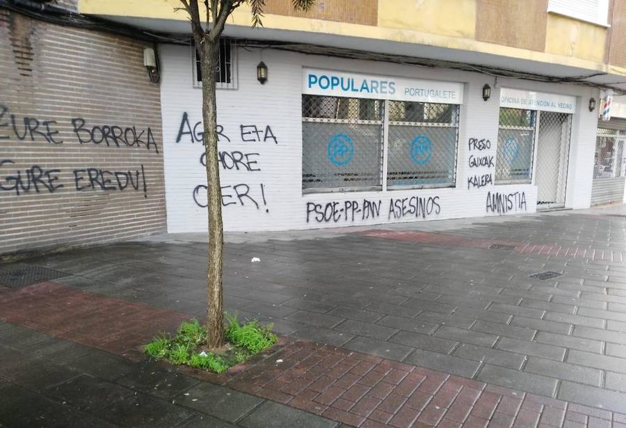 PNV y PP denuncian pintadas de apoyo a los presos de ETA en varias sedes en Bizkaia