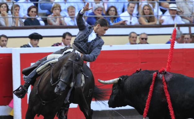 ¿Deberían pagar los concejales por las entradas a los toros y la ópera?