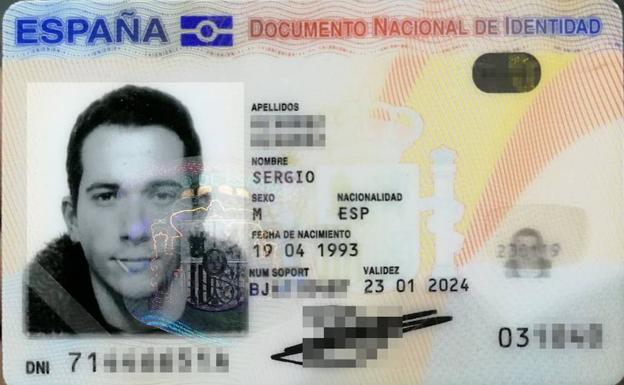 El 'paisano leonés' que no se quita el palillo ni para hacerse el DNI