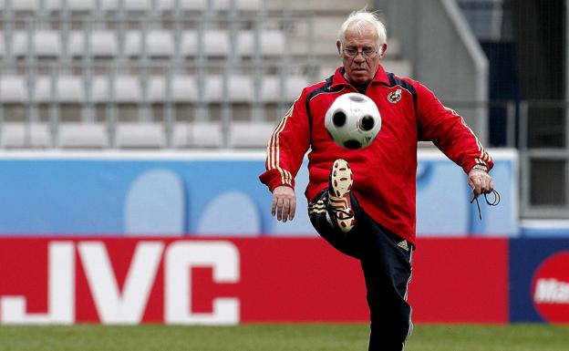 El fútbol español recuerda a Luis Aragonés en el quinto aniversario de su muerte