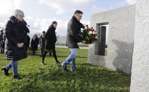 Getxo rinde un emotivo homenaje a las víctimas de la Guerra Civil y el franquismo