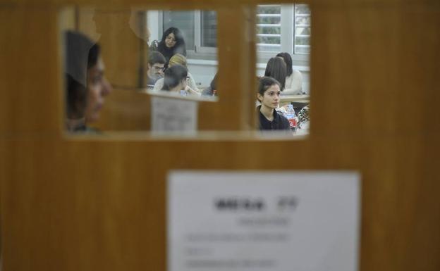 15.477 médicos se examinan hoy para lograr plaza MIR entre las 6.797 ofertadas en España