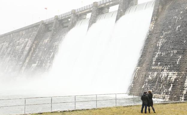 Ullibarri disminuye su desembalse a 30 metros cúbicos por segundo