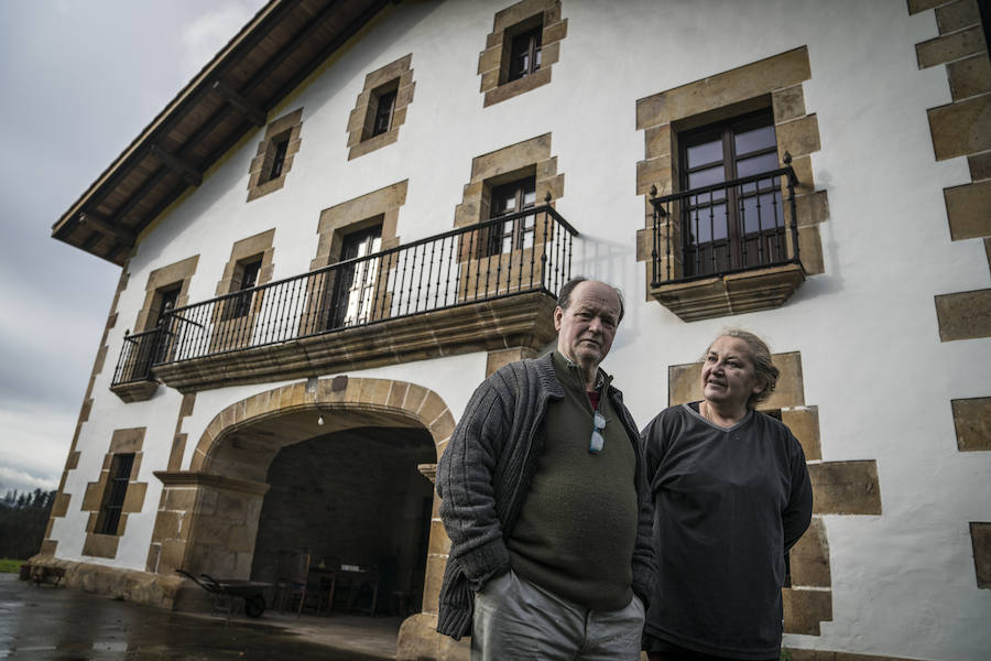 Los caseríos de Bizkaia luchan contra el paso del tiempo