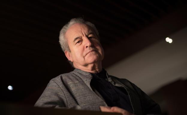 John Banville: «Me autocensuro, no me queda más remedio»