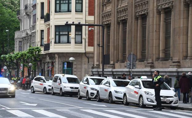 Las empresas de vehículos con conductor deberán contratarse con una hora de antelación en Euskadi