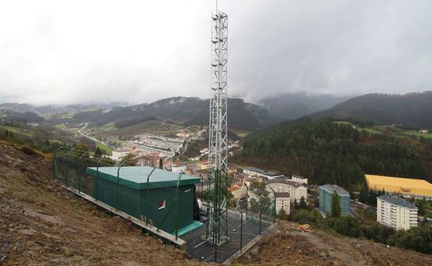 Doce pueblos de Álava pretenden cobrar por las antenas en sus montes