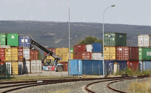 Fomento da el primer paso para la 'autopista ferroviaria' de Júndiz