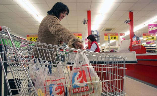 Los supermercados compiten por liderar la campaña antiplástico