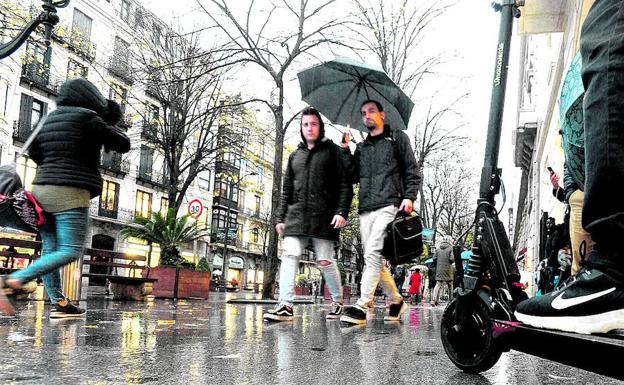 «La acera es del peatón, no del patinete»