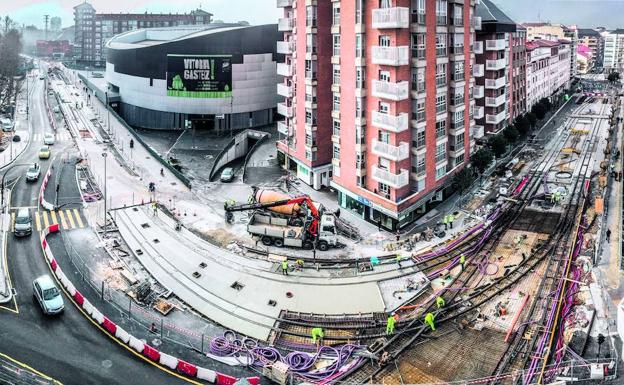 Urtaran busca apoyos para reservar 23 millones y garantizar el tranvía a Salburua y Zabalgana