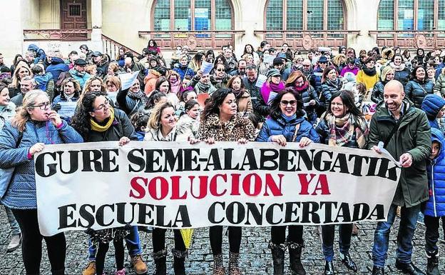 Los sindicatos deciden hoy si continúan la huelga en la concertada