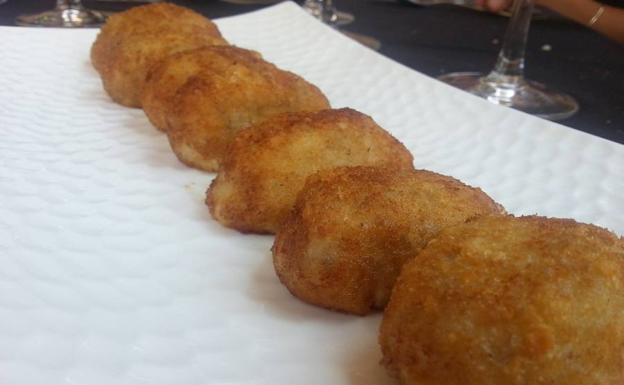 UNA CROQUETA DE JAMÓN