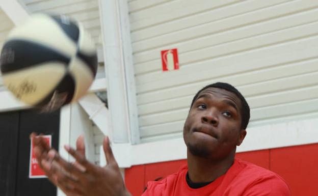 Jalen Jones: «Voy a intentar ayudar al equipo a ganar la séptima»