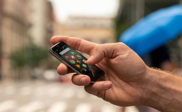 Llega Palm, el smartphone más pequeño del mundo
