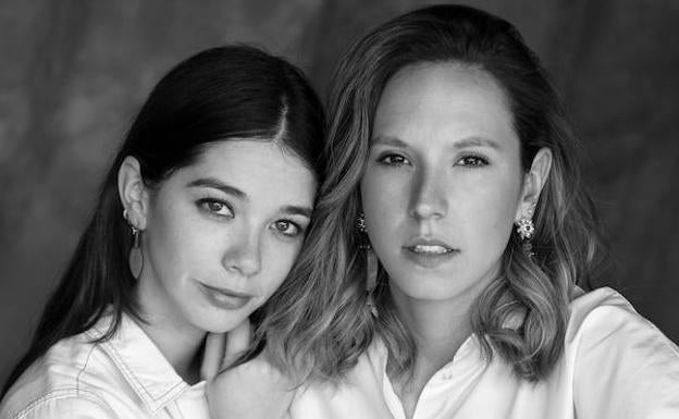 Pendientazos y prendas cálidas: así es la firma vizcaína 'Halo' de dos amigas con mucho talento