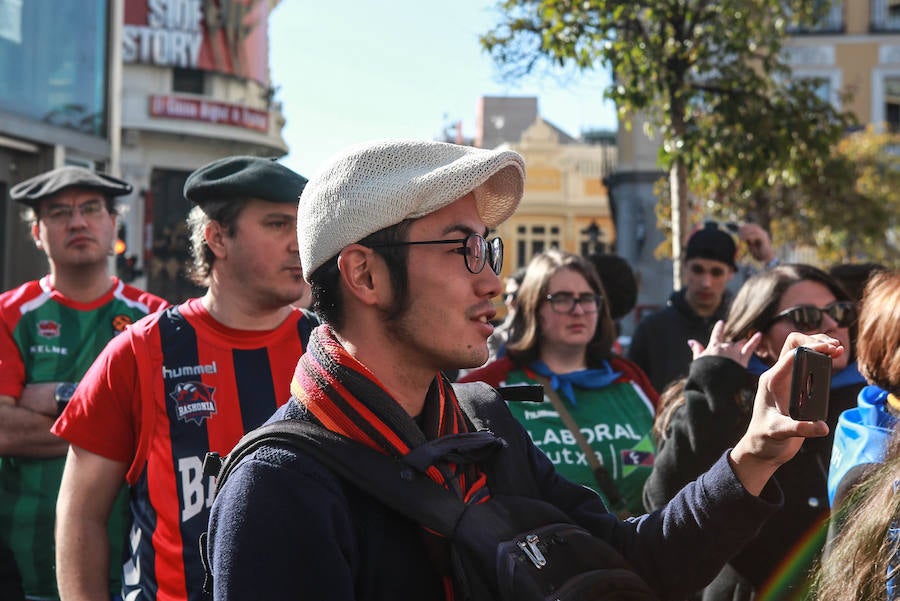 La kalejira del Baskonia, en imágenes