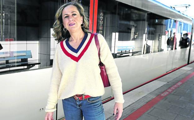 «Las dos señoras se dejaron las uñas para liberar mi brazo de las puertas del metro»