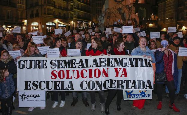 Las Ampas de los colegios concertados de Álava: «Nuestros hijos son los afectados»