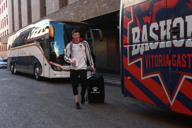 Salida de los jugadores del hotel