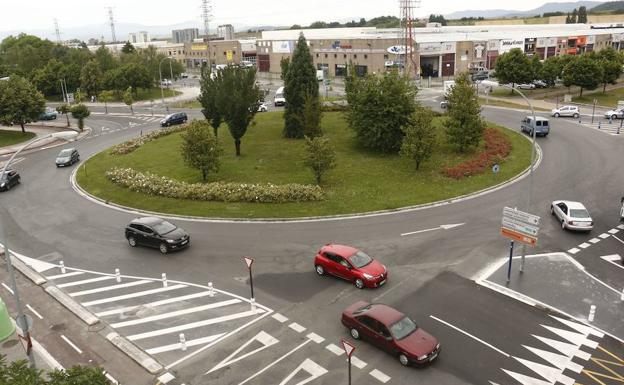 Bicicleteros y ecologistas 'plantan' a Urtaran por el tranvía y el bús exprés