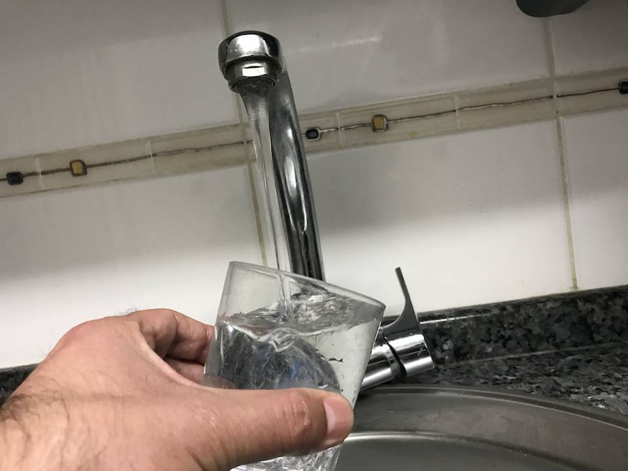 Alertan de una estafa en la venta de equipos de filtración de agua a domicilio en Vitoria