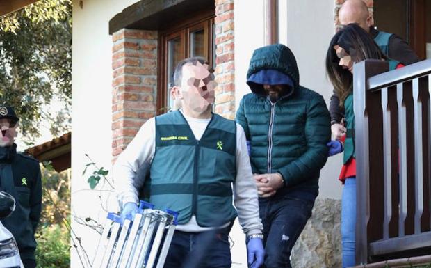 La Guardia Civil da por cerrada la investigación tras el registro de la casa de Llanes del sospechoso