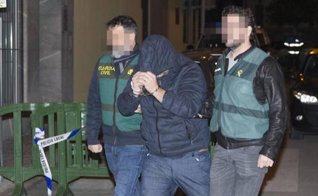 Los sicarios golpearon con un bate de béisbol a Ardines y le rociaron con gas pimienta