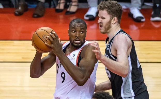 Ibaka, clave en la victoria de los Raptors