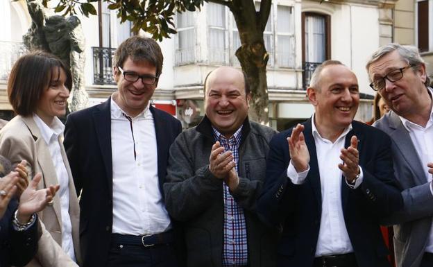 El PNV presenta su proyecto como «la mejor opción» para gobernar Vitoria y Álava