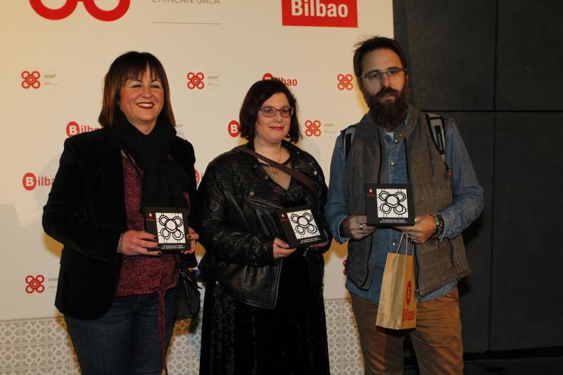 Entrega de baldosas de Bilbao para emprendedores