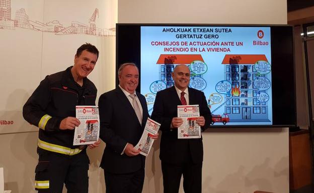 «No es buena idea aprender a usar el extintor durante un incendio»