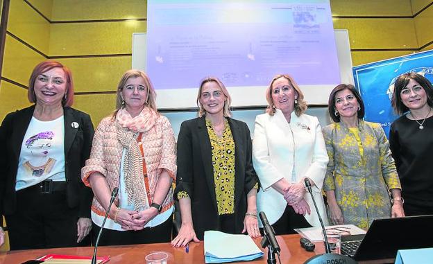 Mujeres en una política que «aún huele a 'Varón Dandy'»