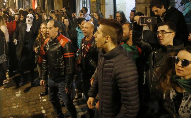 Comienzan los Carnavales: una kalejira en el Casco Viejo