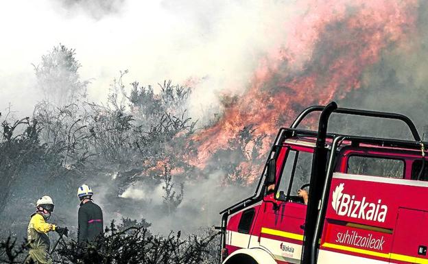 Seis incendios en menos de 24 horas en Bizkaia