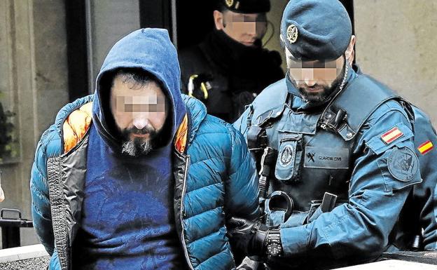 El vecino de Amorebieta quería controlar a su mujer con una pulsera tras conocer su infidelidad